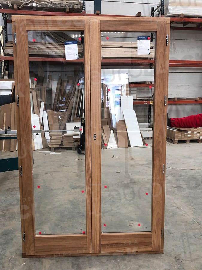 Balconera Europea Otras Medidas de Madera Maciza de Iroko V2 Barniz (Cristal Transparente Incluido)