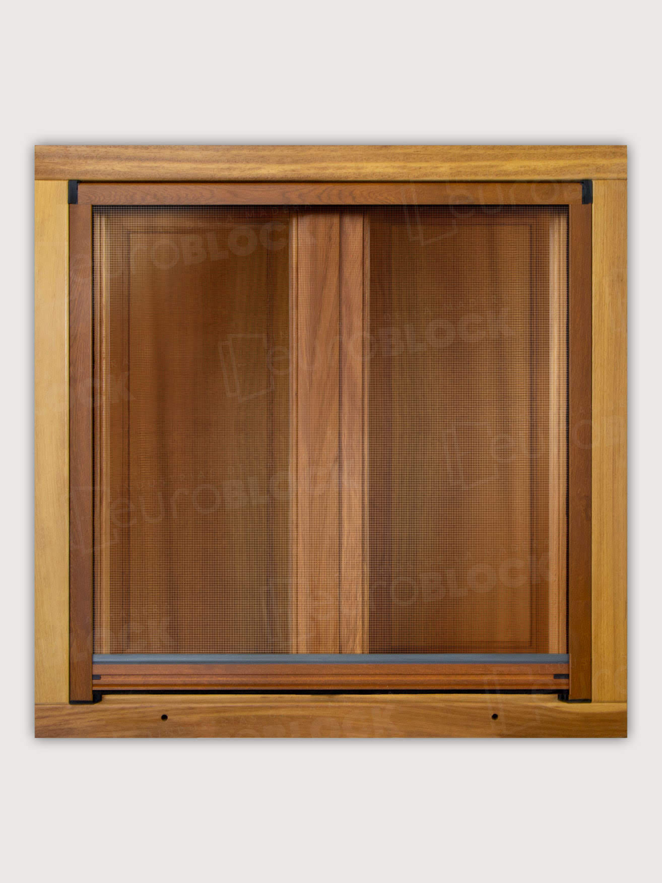 Ventana Europea de Madera Maciza de Iroko Huelva V2 Barniz (Cristal Transparente Incluido)
