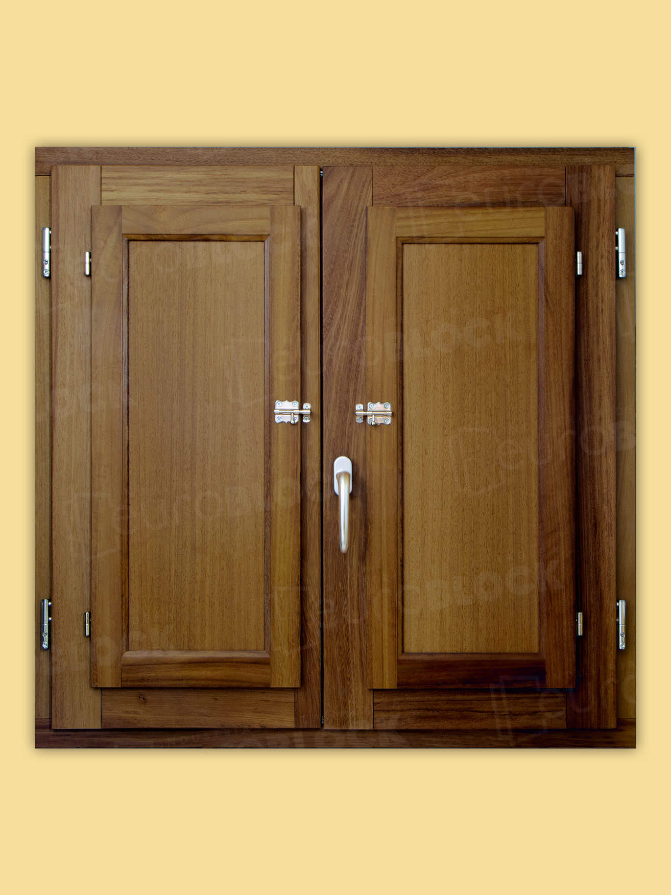 Ventana Europea de Madera Maciza de Iroko Huelva V2 Teñida (Cristal Transparente Incluido)