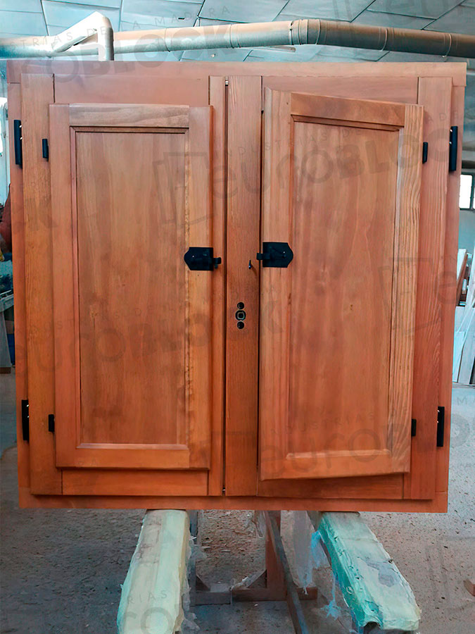 Ventana Europea de Madera Maciza de Iroko Huelva V2 Barniz (Cristal Transparente Incluido)